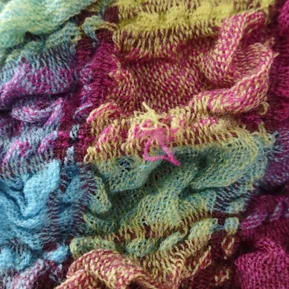 Suantrai of Ireland Woven Scarf - Picture 9 of 10